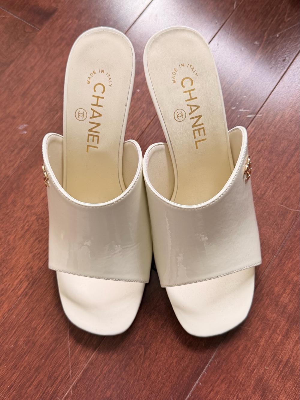 CHANEL Cream Patent Leather Slide Mules with Gold CC Charm